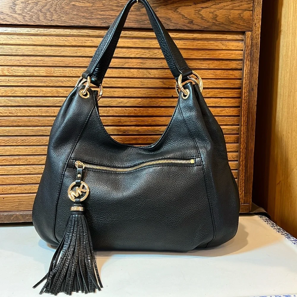 EUC Michael Kors tassel hobo black, pebble leather, satchel shoulder bag